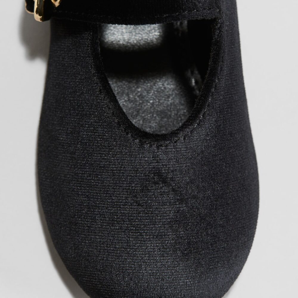 IMG_4447 H&M Girls Black Velvet Mary Jane Shoes Size 31 | City Nest Kids