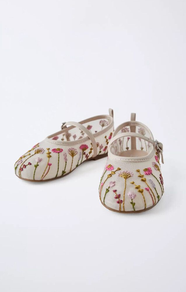 IMG_2467 Zara Girls Floral Embroidered Ballet Flats Size 27 | City Nest Kids