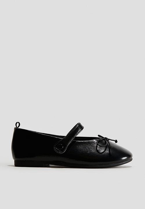 IMG_2531 H&M Girls Black Patent Mary Jane Shoes Size 32 | City Nest Kids
