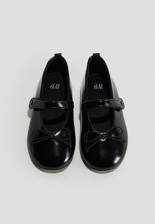 IMG_2532 H&M Girls Black Patent Mary Jane Shoes Size 32 | City Nest Kids